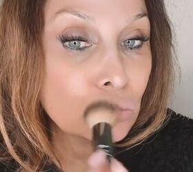 how to create bigger fuller lips with liner, Adding foundation to lips