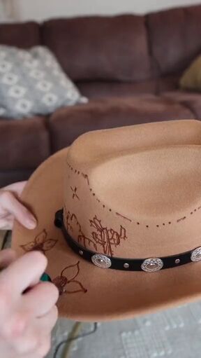 wow this is going to be summer s hottest accessory, Decorating cowboy hat