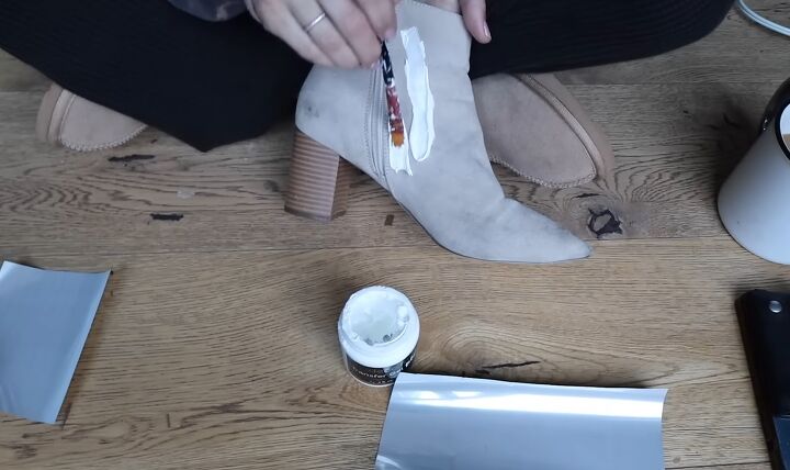 how to diy awesome metallic silver shoes and a cute metallic top, Applying gel