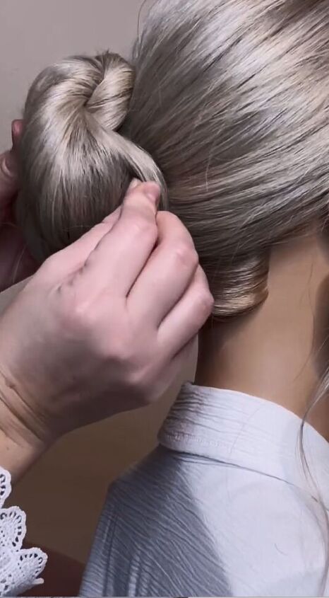 how to use a banana clip to get the look of a bun, Securing hair