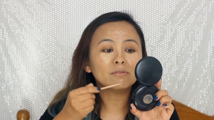 green eyeshadow look easy wedding guest makeup tutorial, Applying concealer