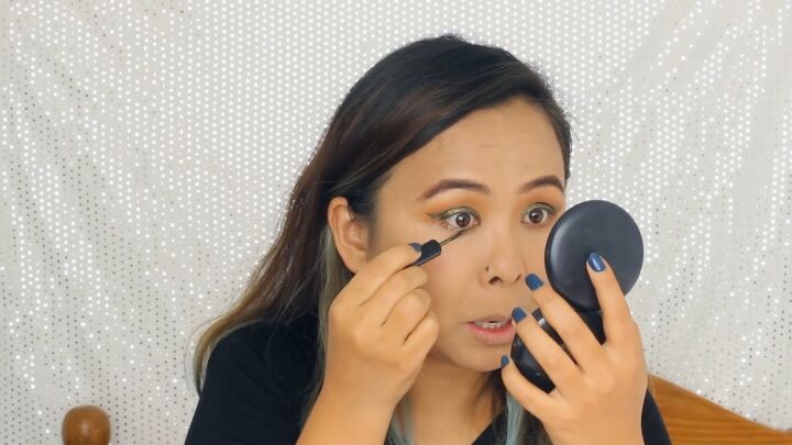 green eyeshadow look easy wedding guest makeup tutorial, Adding eyeliner