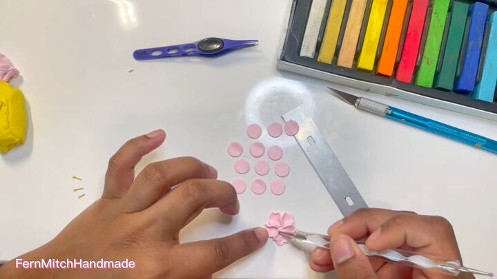 how to diy cute blossom earrings, Adding color to center