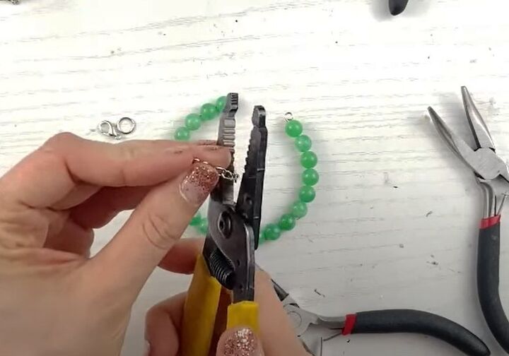 how to diy an easy green beaded bracelet, Making second loop