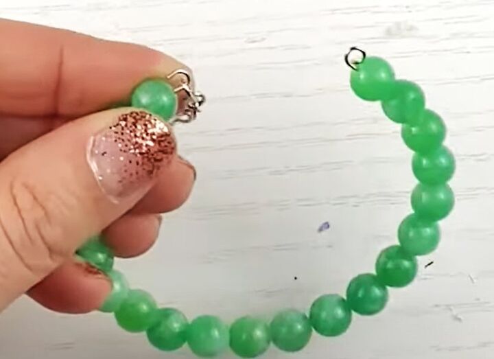 how to diy an easy green beaded bracelet, Making loop