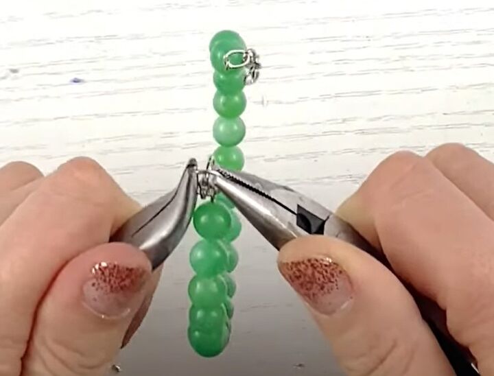 how to diy an easy green beaded bracelet, Attaching fastening