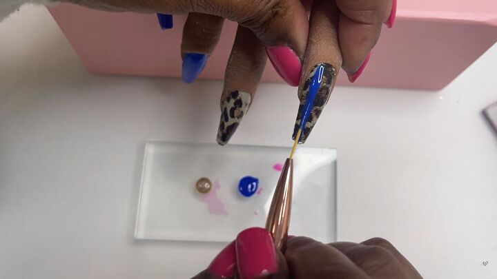 easy blue leopard nails tutorial, Adding lines