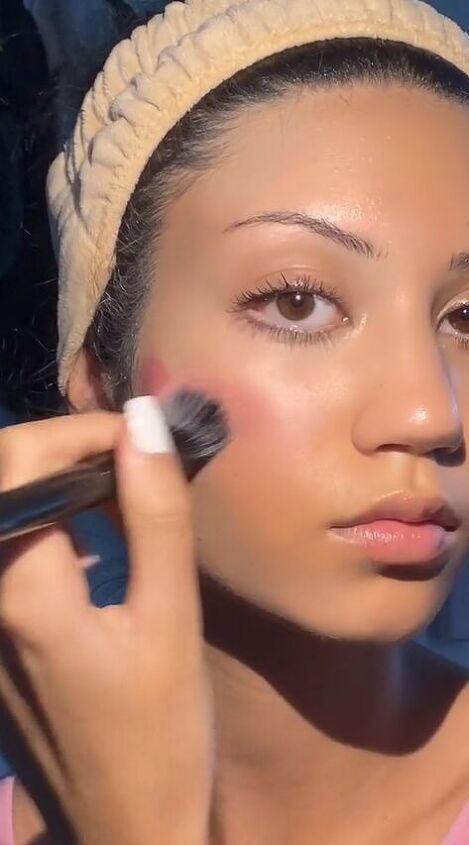 how to put blush on an oval or long face, Blending
