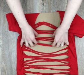easy diy t shirt weaving tutorial, Weaving the fabric