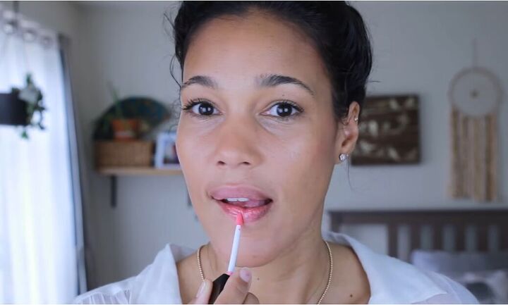 how to do an easy soft natural makeup look, Adding lipstick