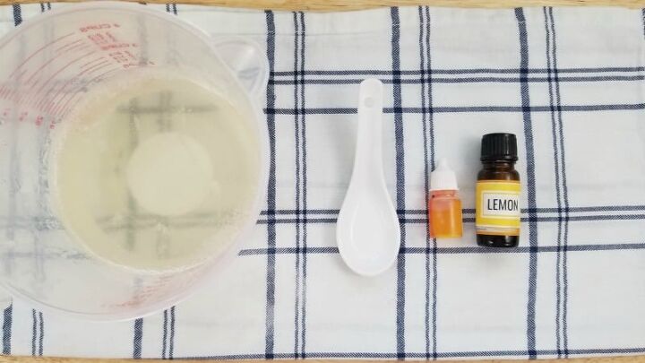 lemon poppy seed soap recipe to exfoliate your skin