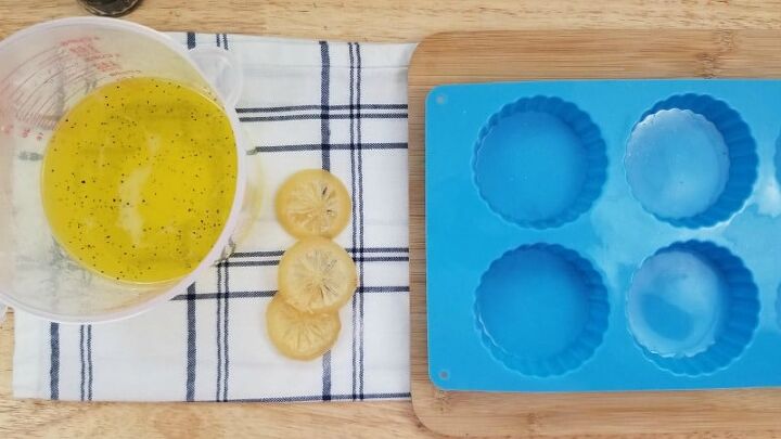 lemon poppy seed soap recipe to exfoliate your skin