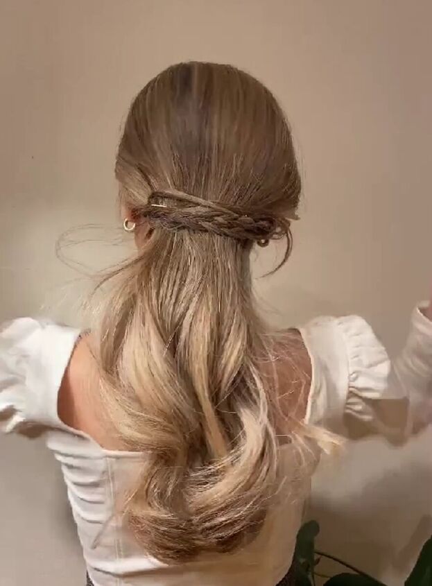 romantic hairstyle perfect for date night, Removing clips