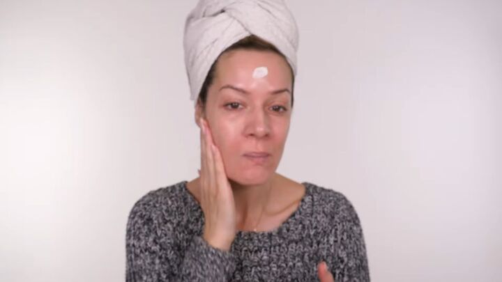 5 minute no foundation makeup look tutorial, Adding skin tint cream