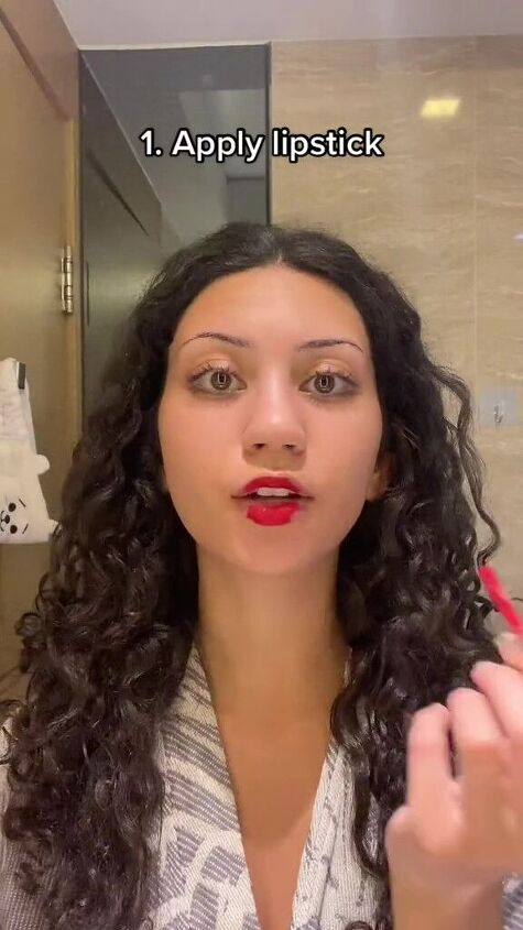 how to make any lipstick transfer proof, Applying lipstick