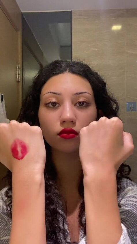 how to make any lipstick transfer proof, Second kiss test