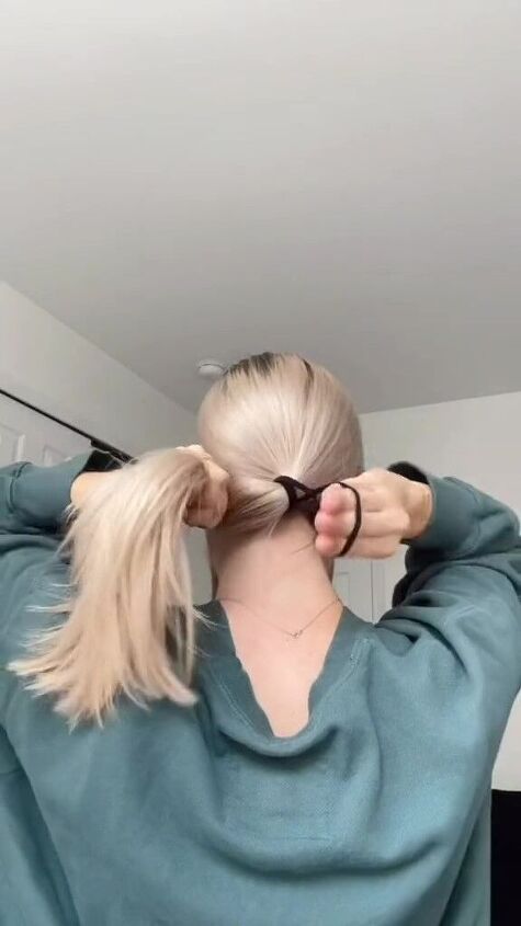 3 easy lazy day hairstyles, Twisting hair elastic
