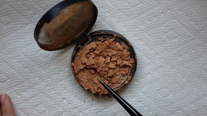how to fix broken powder makeup without alcohol, Breaking up large chunks