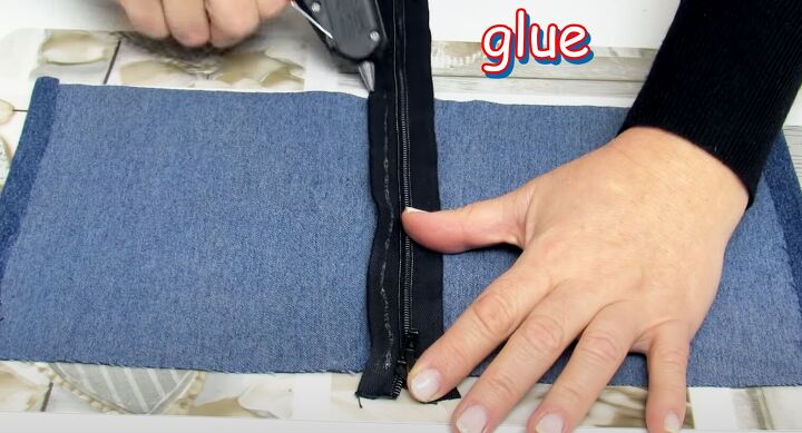 how to diy a cute pocket jean purse, Adding zipper