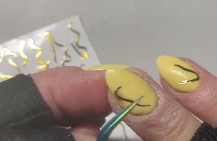 yellow spring nails, Adding nail art