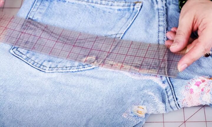 how to repair a hole in jeans, Measuring the size of the damage
