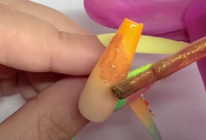 diy summer orange nails, Adding glitter