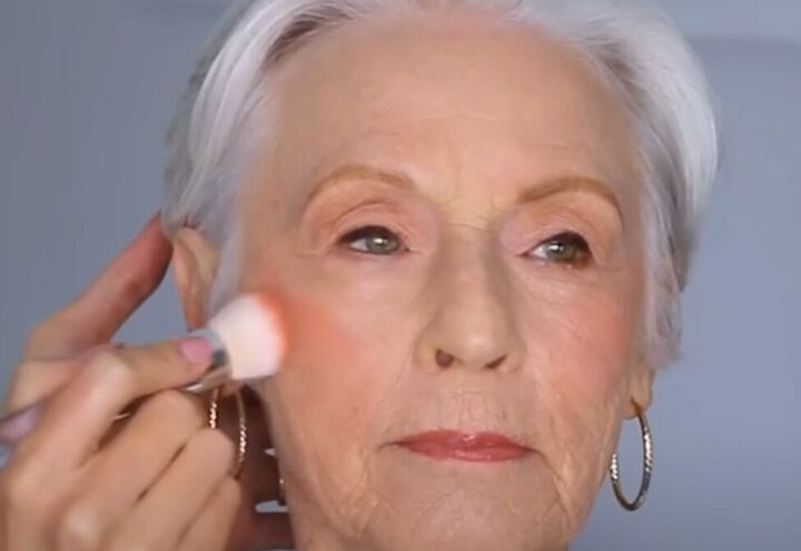 best makeup tutorial for mature skin, Applying blush