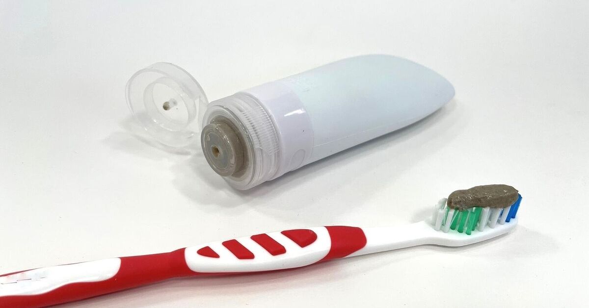 How To Make Your Own Natural Toothpaste | Upstyle