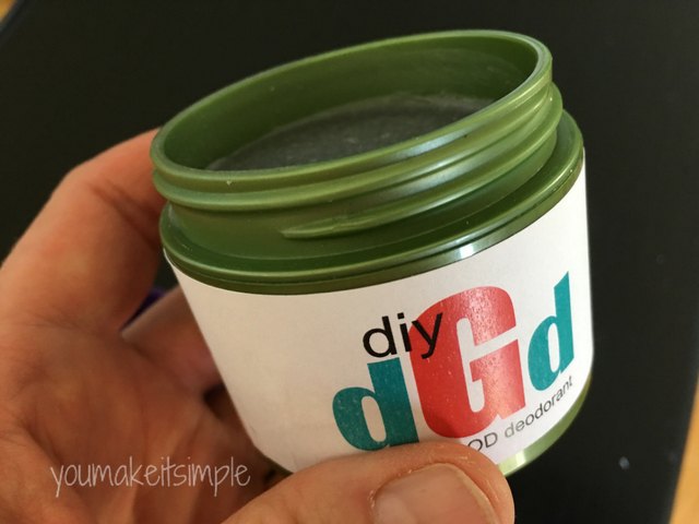 How To Make Your Own Natural Toothpaste | Upstyle