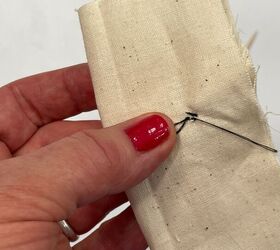 how to sew on a button simple hand sewing method, button four hole2