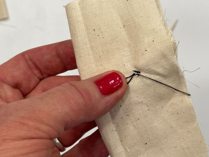 how to sew on a button simple hand sewing method, button four hole2