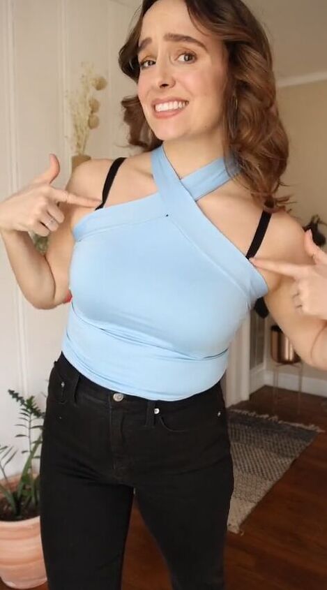 this bra hack will save you this summer, Wearing bra and halter top