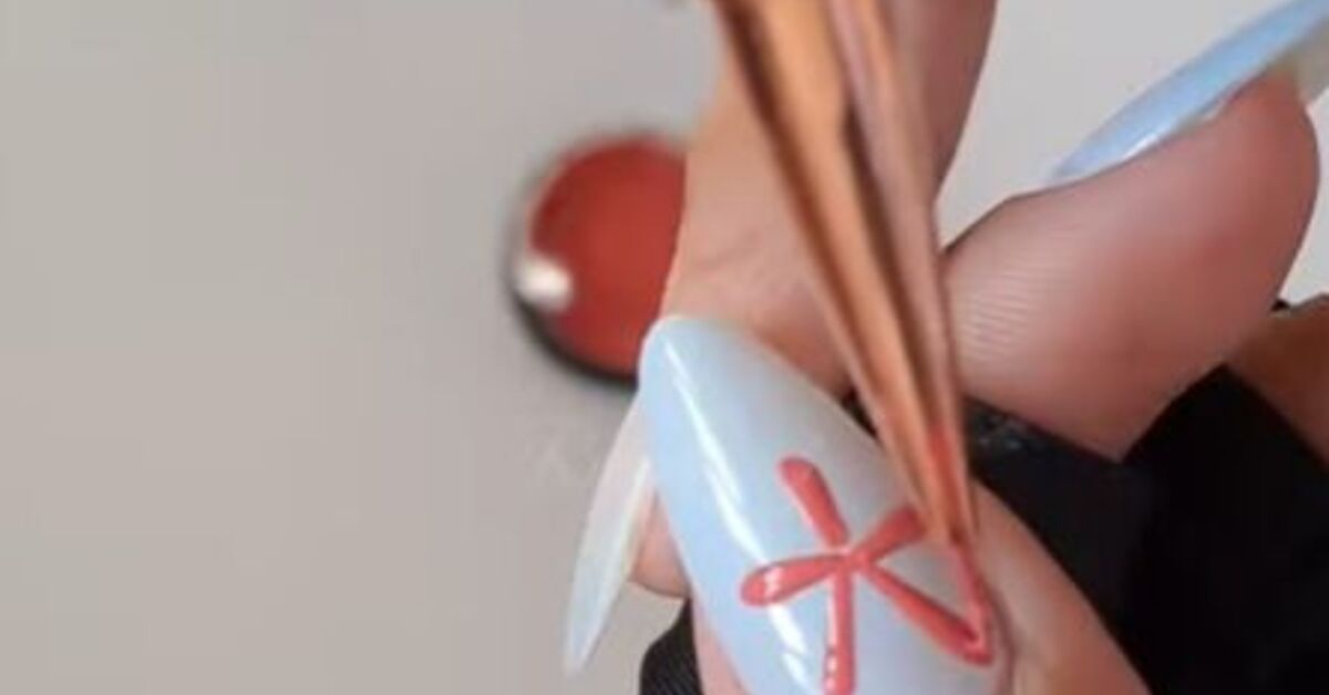 Cute and Easy Flower Nail Art Tutorial | Upstyle