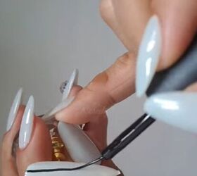 We can't believe how easy it is to create this impressive and eye-catching nail idea
