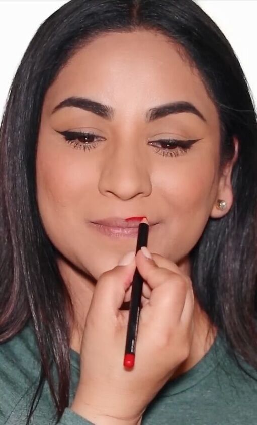 lipstick hacks, Lining lips