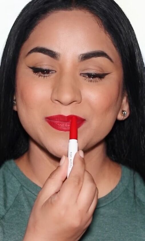 lipstick hacks, Applying lipstick