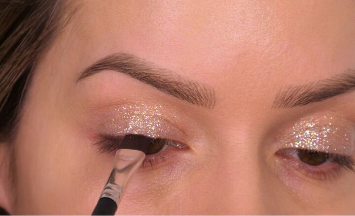 Easy Gold Glitter Eye Makeup Tutorial | Upstyle