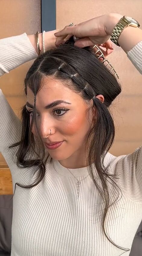 try this easy hairstyle at your next festival, Separating hair