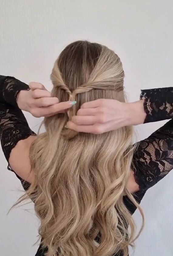 2 wedding hairstyles you should try, Making small half ponytail