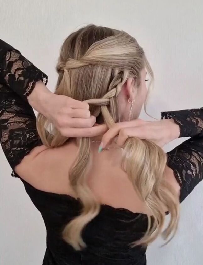 2 wedding hairstyles you should try, Making a braid