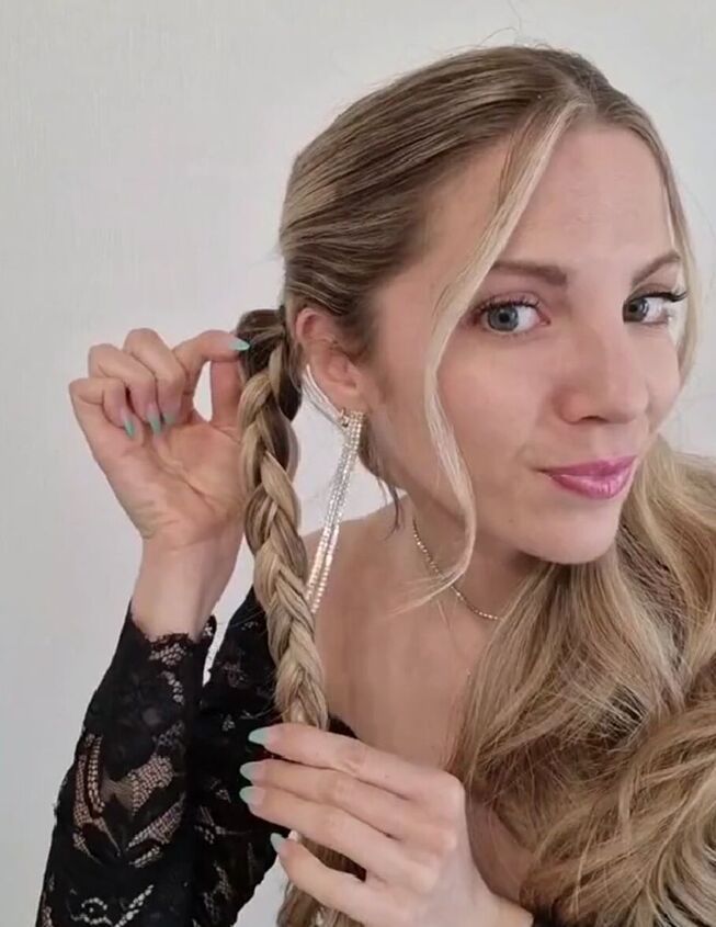 2 wedding hairstyles you should try, Making a braid