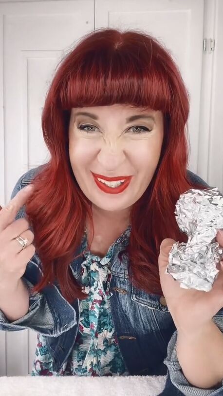 rub aluminum foil on your hair to solve your problem, Hair after hack