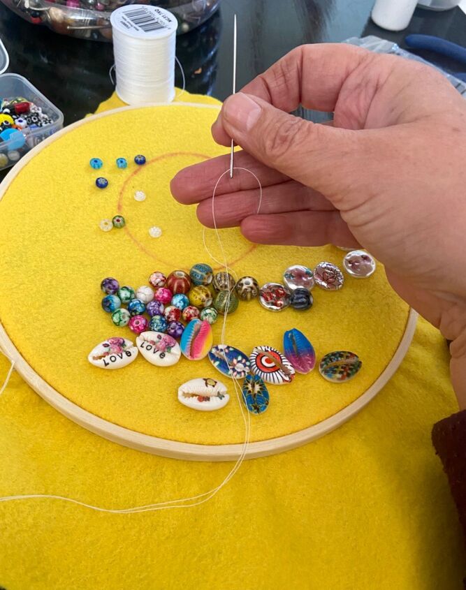 how to create a bead brooch, Thread needle