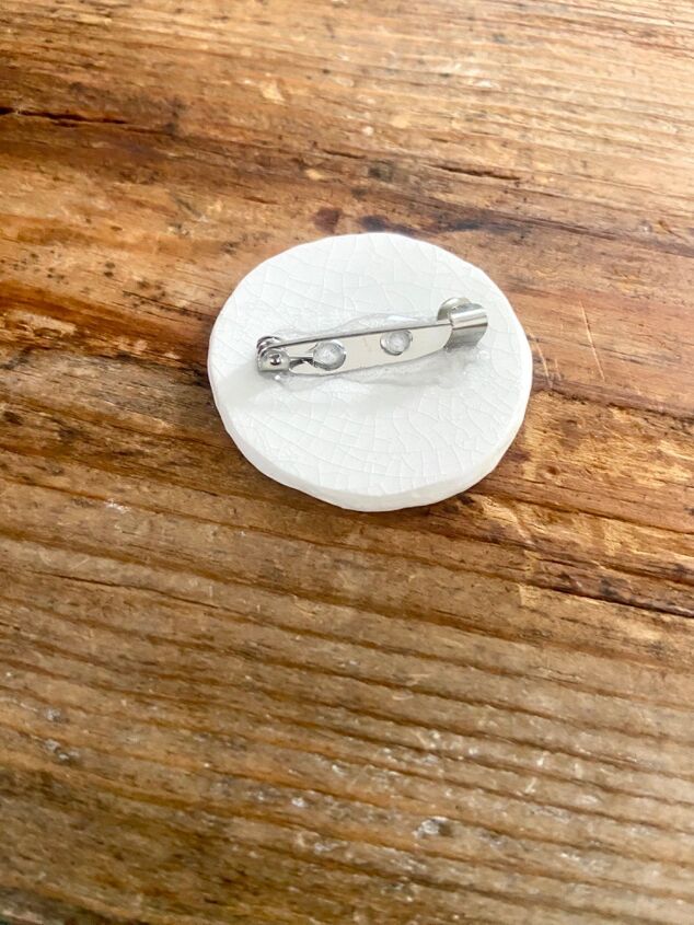 how to create memory ware brooch from crockery, Glue brooch pin