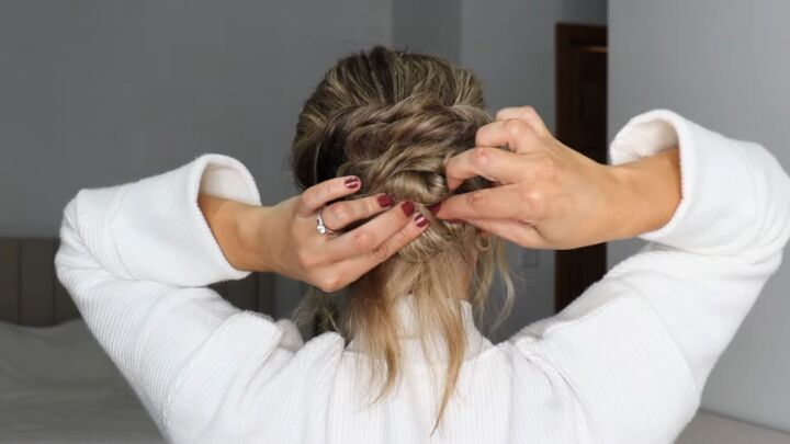 easy wedding guest hairstyles, Adding bobby pin