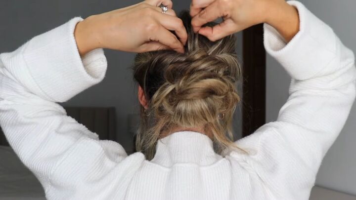 easy wedding guest hairstyles, Pinching and pulling hair