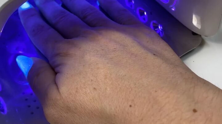 why is my gel polish wrinkling, Curing nails under lamp