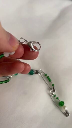 diy necklace your friends will all want you to make them, Attaching clasp