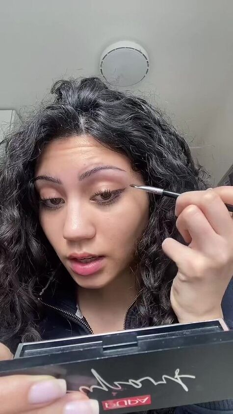 this eyeliner hack will change your entire eye shape, Filling in