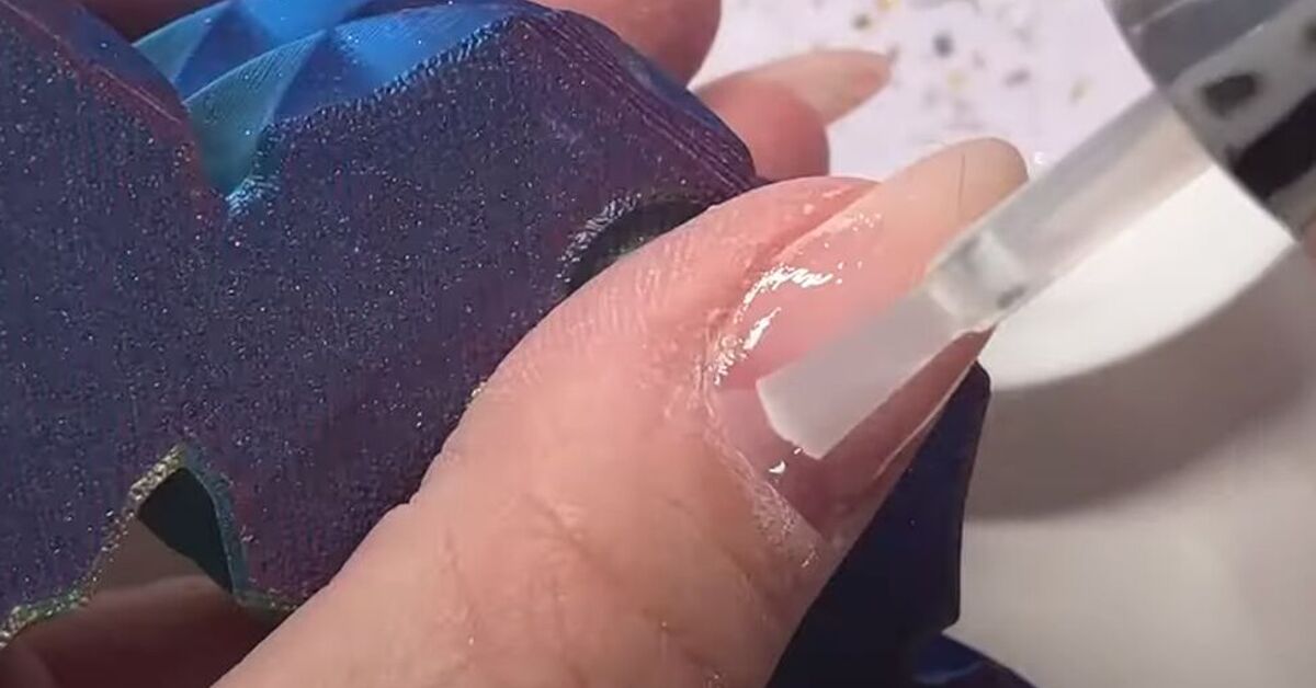 How to DIY Easy Bridgerton-inspired Nails | Upstyle
